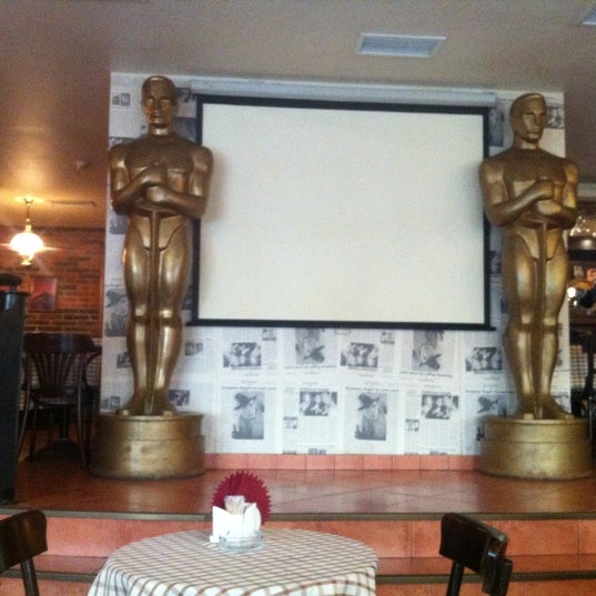 Foto tomada en Bogart&#39;s Grand Cafe (Богартс)  por Alex B. el 6/3/2012