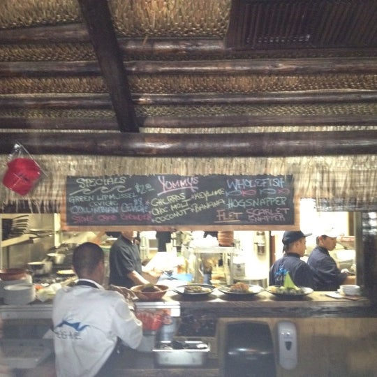 3/15/2012 tarihinde Cam C.ziyaretçi tarafından Hog Snappers Shack &amp; Sushi'de çekilen fotoğraf