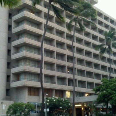 Photo taken at Waikiki Sand Villa Hotel by Gato M. on 9/11/2012