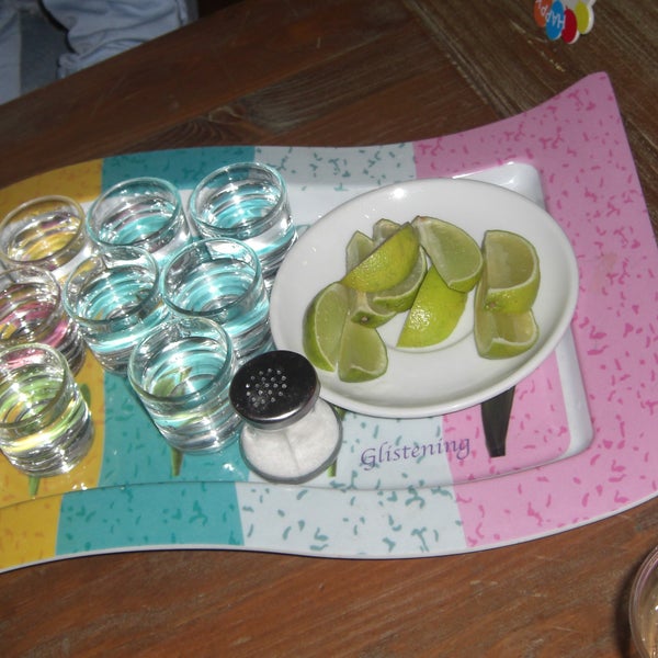 increible, Tequila shots con lima y sal por 1,00€