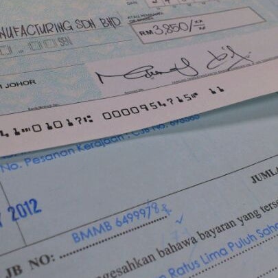 Meja Berselerak 1 Visitor