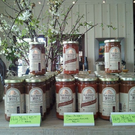 Photo taken at Greenleaf Gourmet Chopshop by SanAngelMole on 5/2/2012