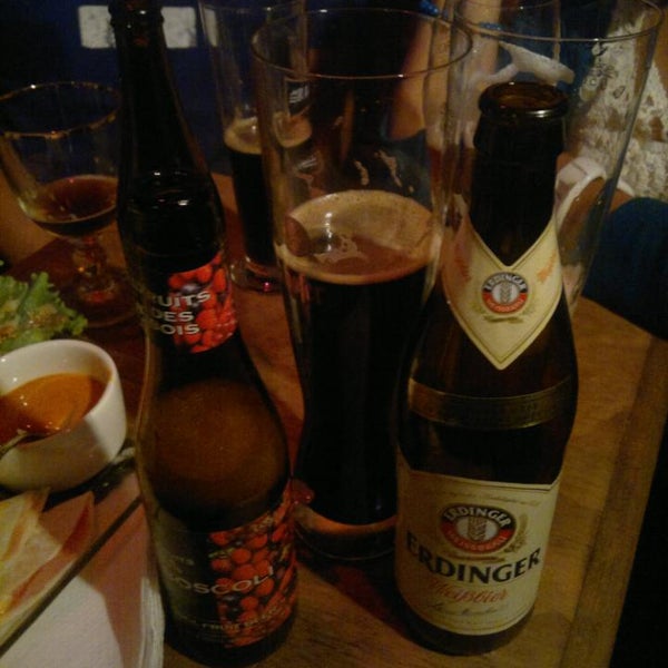 Photo taken at The BeerBox Metepec by cristian2222 v. on 4/14/2012