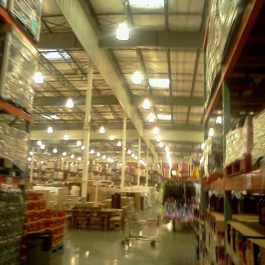 Costco Wholesale - Clackamas에서 할인 매장일 Costco Wholesale