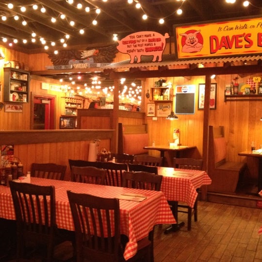 Photo taken at Famous Dave&#39;s by Maurílio M. on 6/8/2012