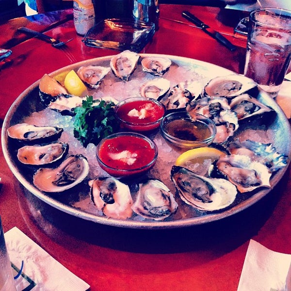 Photo taken at Banks&#39; Seafood Kitchen &amp; Raw Bar by Nick M. on 6/29/2012