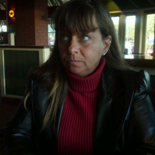 Photo taken at Chili&#39;s Grill &amp; Bar by Robert T. on 2/12/2012