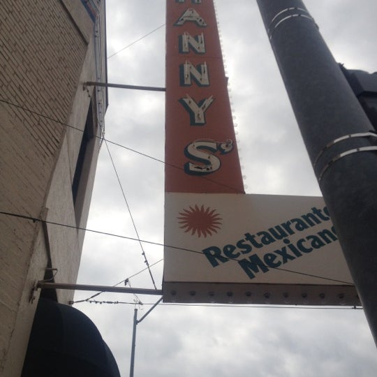 Das Foto wurde bei Manny&#39;s Mexican Restaurant von Holly am 7/9/2012 aufgenommen