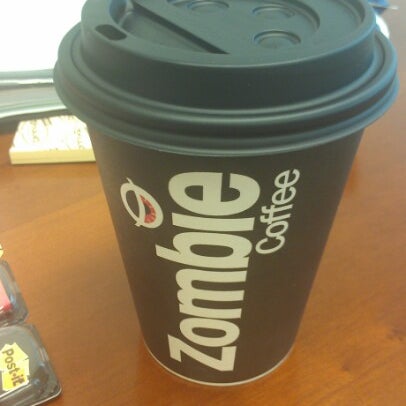 Foto scattata a Zombie Coffee at FrozenYo da しほ👓 . il 8/29/2012