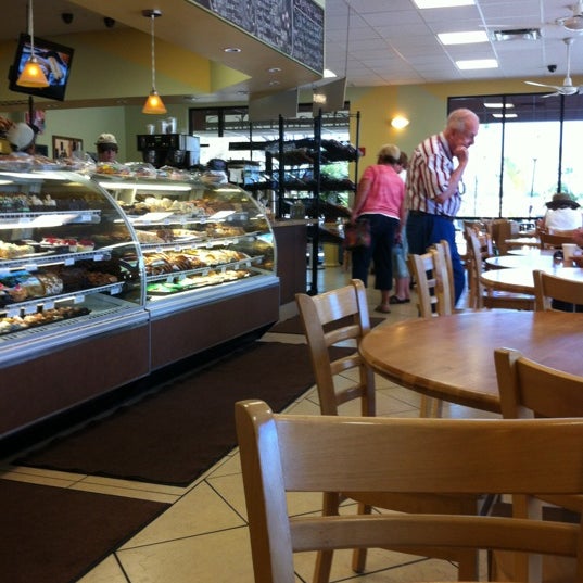 รูปภาพถ่ายที่ Frida&#39;s Cafe &amp; Bakery โดย Bill W. เมื่อ 3/15/2012
