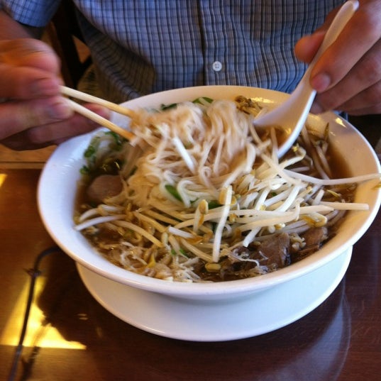 Photo taken at Pho Thanh Huong by Sherry K. on 5/30/2012