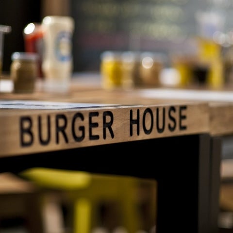 9/5/2012 tarihinde Simge C.ziyaretçi tarafından Burger House'de çekilen fotoğraf