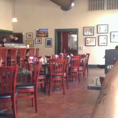 Foto diambil di Fat Grass Restaurant &amp; Bar oleh Misty A. pada 6/16/2012