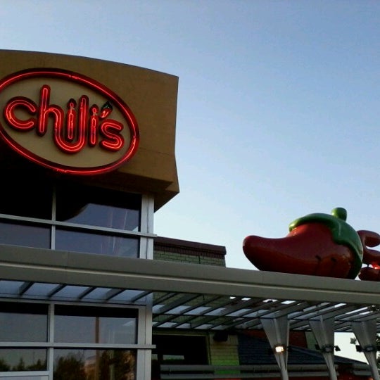 รูปภาพถ่ายที่ Chili&#39;s Grill &amp; Bar โดย Crystal J. เมื่อ 6/28/2012