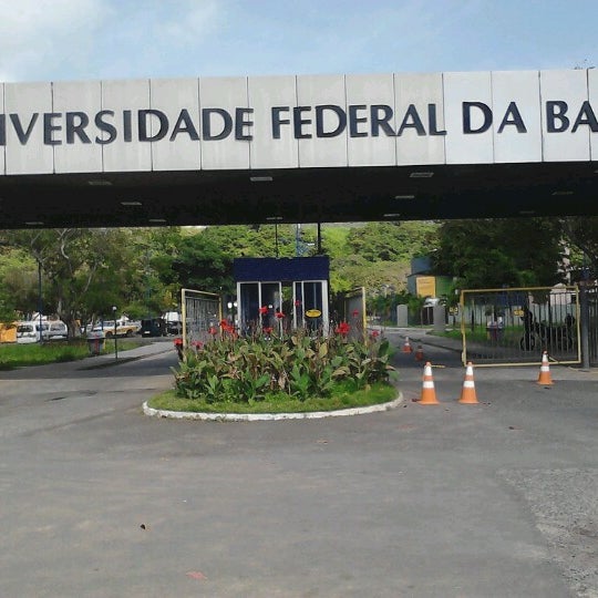 Снимок сделан в UFBA - Universidade Federal da Bahia - Campus Ondina пользователем Rafael R. 9/13/2012