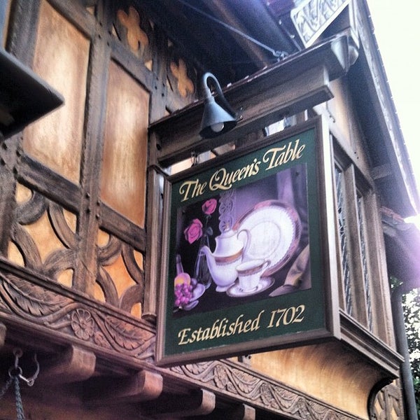 The Queen's Table Gift Shop in Lake Buena Vista