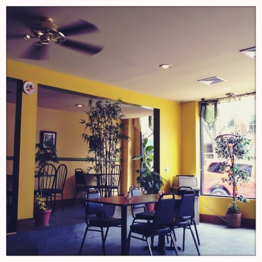 The Hummingbird Restaurant Restaurante caribeño en Trenton