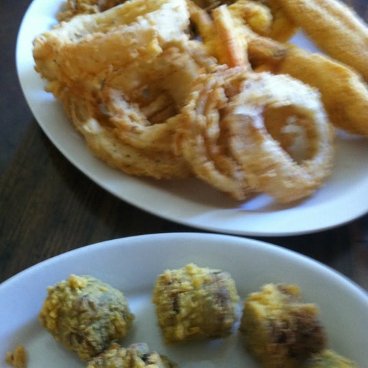 4/6/2012 tarihinde Dannis M.ziyaretçi tarafından Al-T&#39;s Seafood &amp; Steakhouse'de çekilen fotoğraf