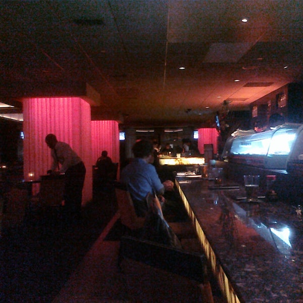 2/13/2012 tarihinde Kurt W.ziyaretçi tarafından Seven Steakhouse Sushi Ultralounge &amp;  Skybar'de çekilen fotoğraf