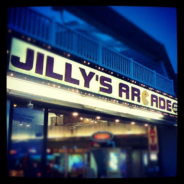 5/23/2012 tarihinde Mitch R.ziyaretçi tarafından JiLLy&#39;s Arcade'de çekilen fotoğraf