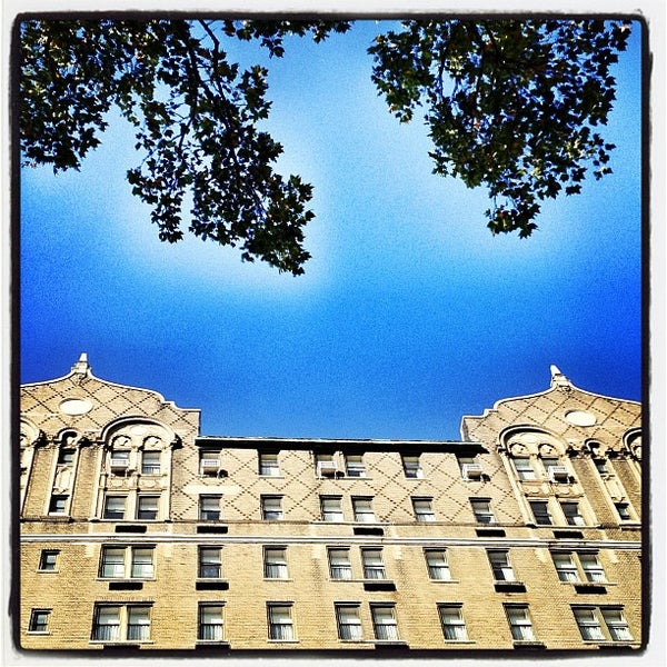 Foto tirada no(a) Excelsior Hotel NYC por Andrew W. em 9/5/2012