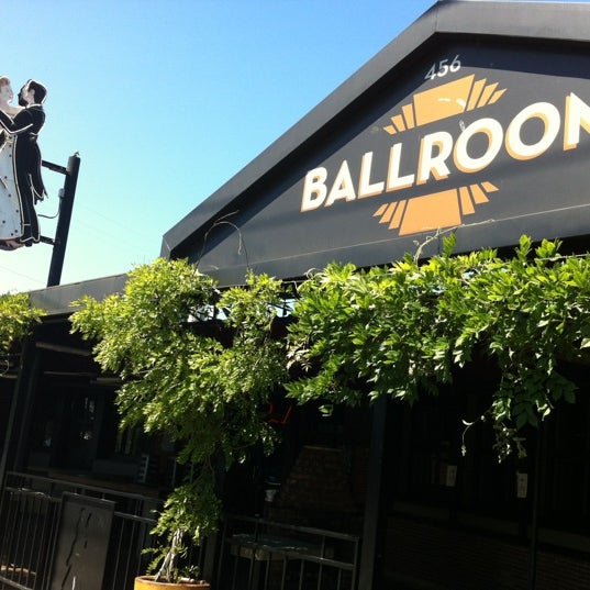 Foto tirada no(a) The Ballroom por Bob Q. em 7/5/2012