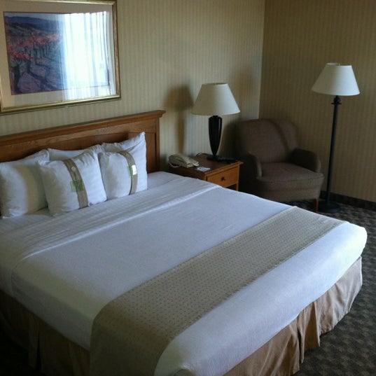 Photo taken at Holiday Inn Long Beach Airport by Ed H. on 8/15/2012