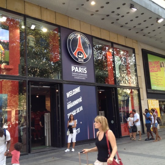 Photos at Boutique Officielle du Paris SaintGermain (PSG)  Sporting