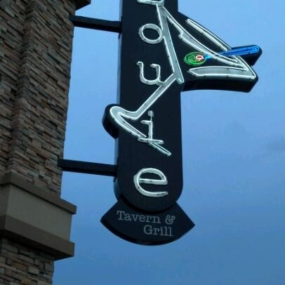 5/13/2012 tarihinde Rhonda S.ziyaretçi tarafından Bar Louie - Mishawaka Coming Soon'de çekilen fotoğraf