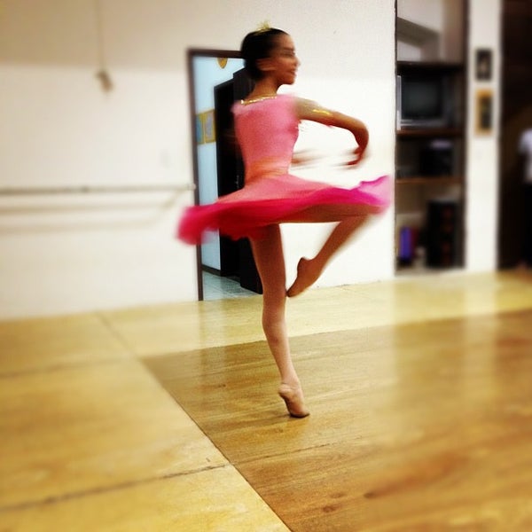 Escola de Ballet Maria Cardoso - Estúdio de Dança em Capim Macio