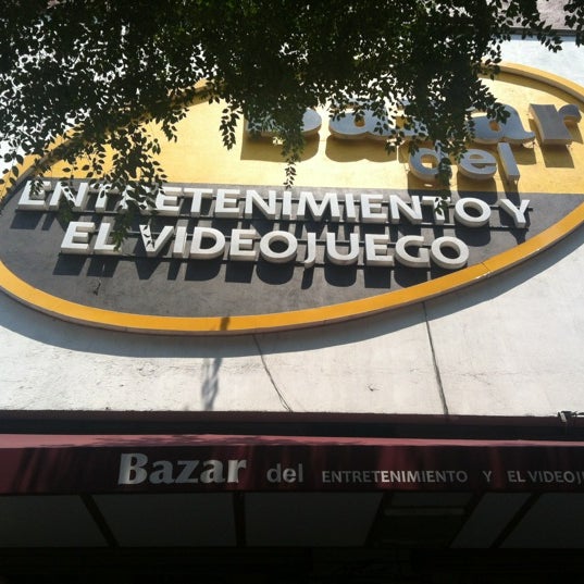 รูปภาพถ่ายที่ Bazar del Entretenimiento y el Videojuego โดย José Luis R. เมื่อ 6/3/2012