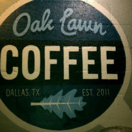 รูปภาพถ่ายที่ Oak Lawn Coffee โดย Amor Sierra เมื่อ 4/17/2012