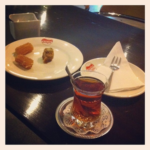 Снимок сделан в Cafe Istanbul пользователем The Story Teller 5/6/2012
