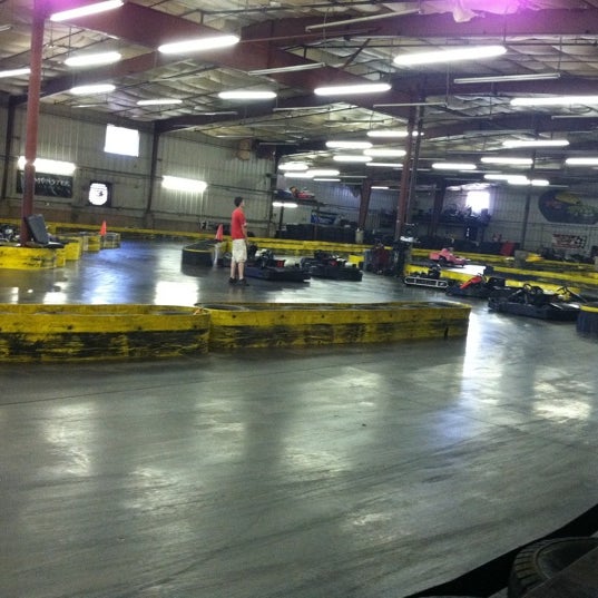 Flags & Wheels Race Track