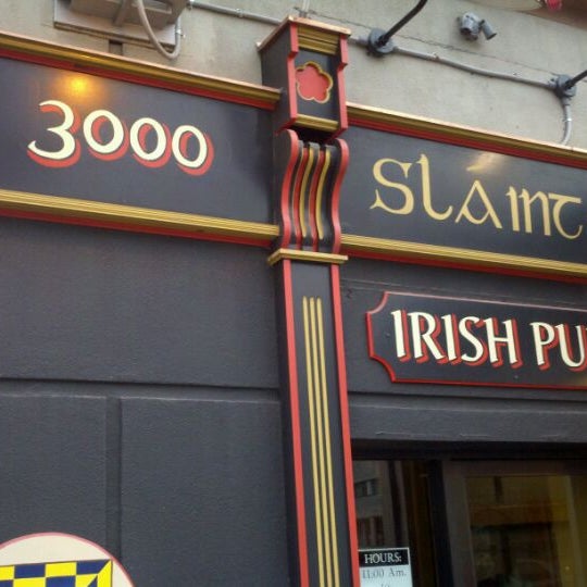 Photo taken at Sláinte Pub &amp; Grill by Activ8Social on 3/16/2012