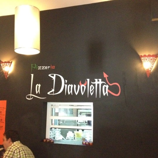 รูปภาพถ่ายที่ La Diavoletta โดย Samuel H. เมื่อ 5/23/2012