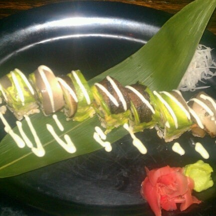 Снимок сделан в Hog Snappers Shack &amp; Sushi пользователем Sandra F. 7/9/2012