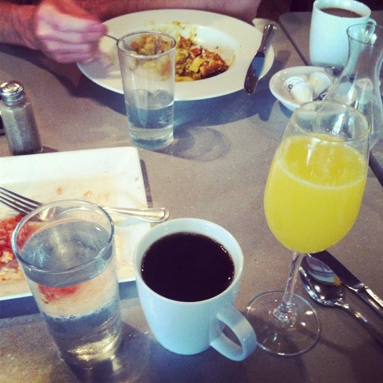 Great place for mimosas and brunch with friends. I usually get the omelet of the day or the migas... Delicious!
