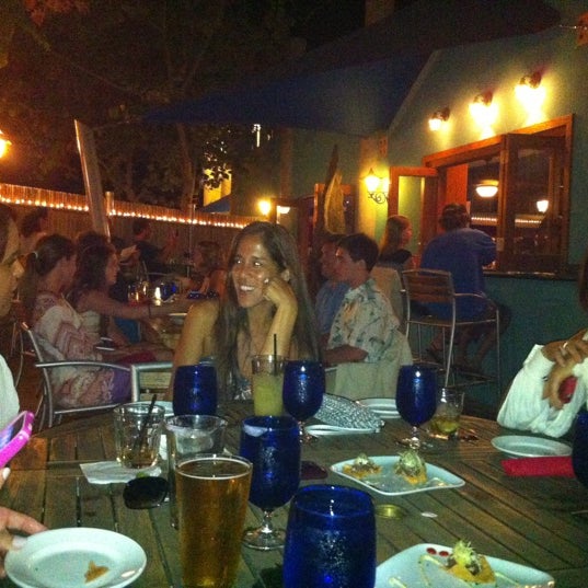 Das Foto wurde bei Blue Dragon Restaurant and Musiquarium von Brooke D. am 6/24/2012 aufgenommen
