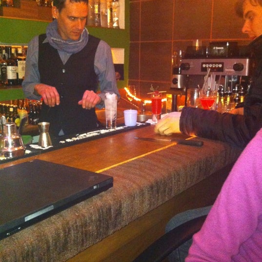 Das Foto wurde bei Cafe Solo - Cocktail Bar von Nora W. am 4/14/2012 aufgenommen