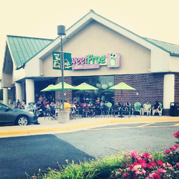 Photo taken at sweetFrog Sterling by Michael A. on 6/24/2012