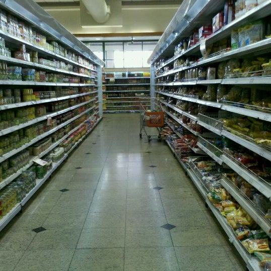 Foto diambil di Sonda Supermercados oleh Sidney S. pada 2/19/2012