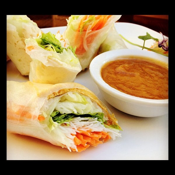 Foto diambil di Aura Thai oleh Long Beach Restaurant I. pada 2/16/2012
