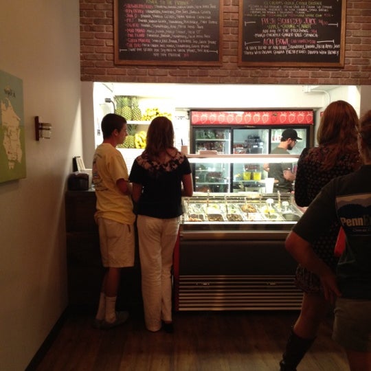 Photo taken at Strawberry Fields Smoothies &amp; Gelato by Emily T. on 6/19/2012