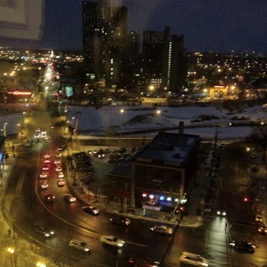 Foto diambil di Hotel Minneapolis Metrodome oleh Ryan M. pada 2/25/2012