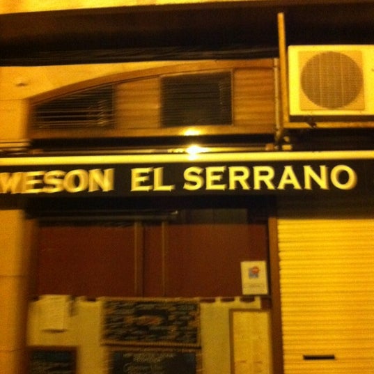 รูปภาพถ่ายที่ Mesón El Serrano โดย Jesus A. เมื่อ 3/21/2012