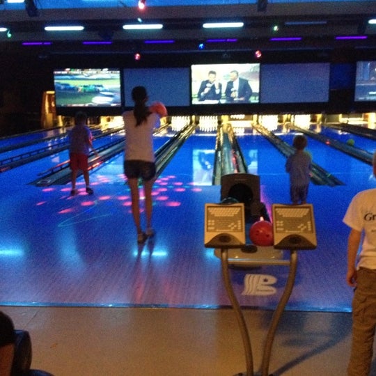 Photo taken at Sempeck&#39;s Bowling &amp; Entertainment by Dan on 8/18/2012