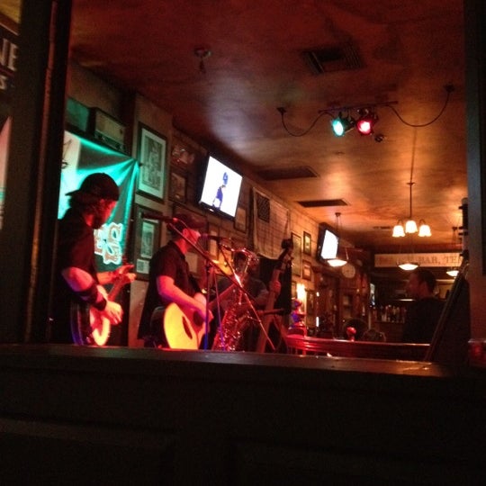 Photo prise au Rooney&#39;s Public House- the Gastropub par Carly Hana P. le4/15/2012