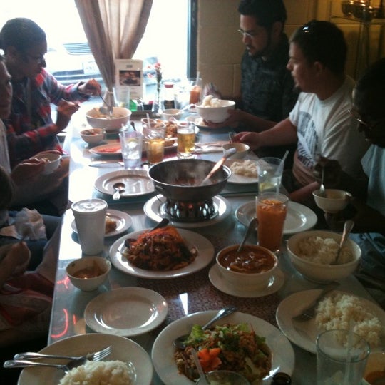 รูปภาพถ่ายที่ Thai Kitchen โดย Pon L. เมื่อ 4/23/2012