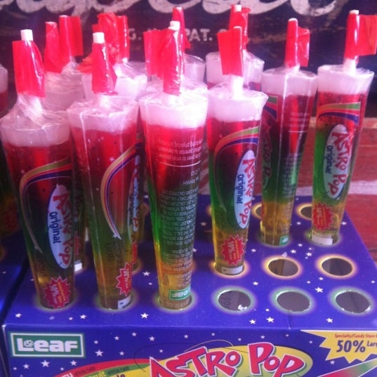 Photo prise au Blooms Candy &amp; Soda Pop Shop par Tabatha C. le8/29/2012